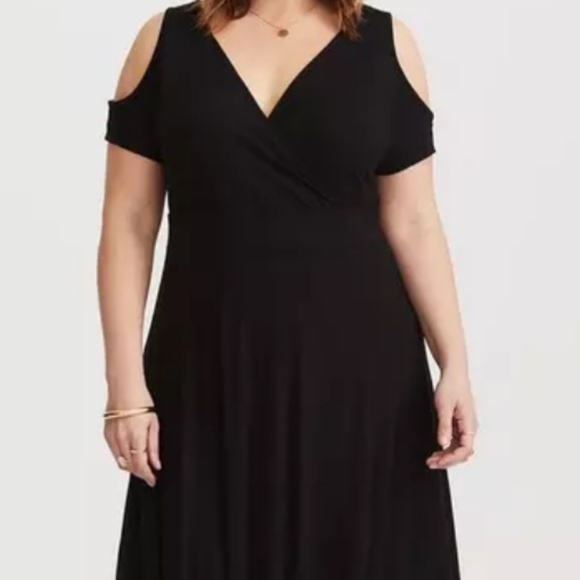 Torrid Black Dress Jersey Maxi Dress Cold Shoulder size 1x - Picture 2 of 6